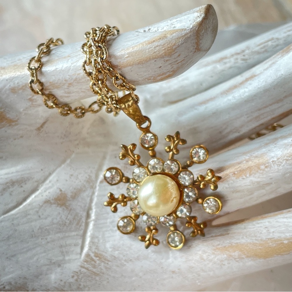 Vintage Gold Tone Fluer De Lis Starburst Coquette Necklace